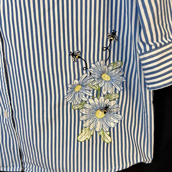 Blair blue & white stripe button down embroidered flowers & bees Size Large - Picture 2 of 6